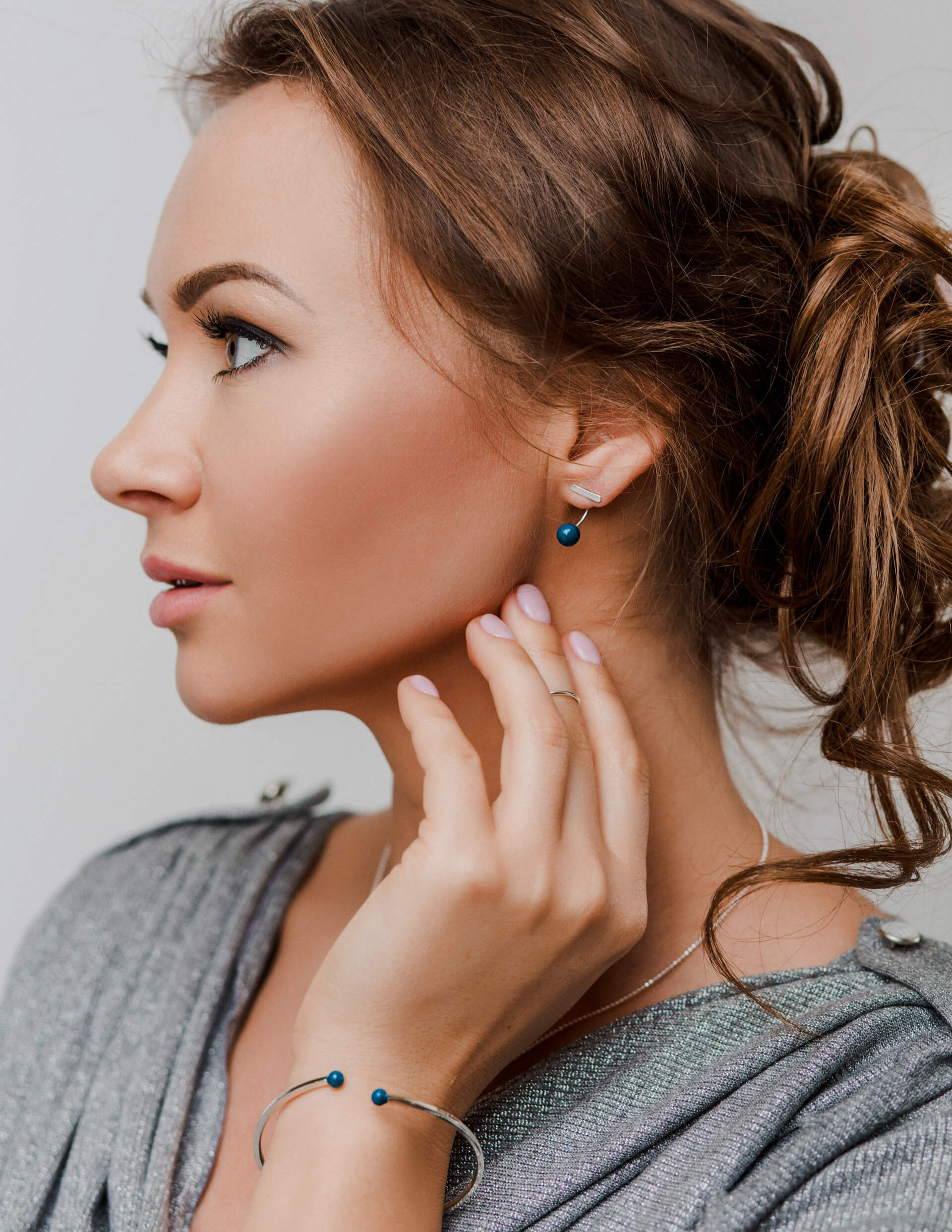 Защо формата на лицето е ключова при избора на бижута