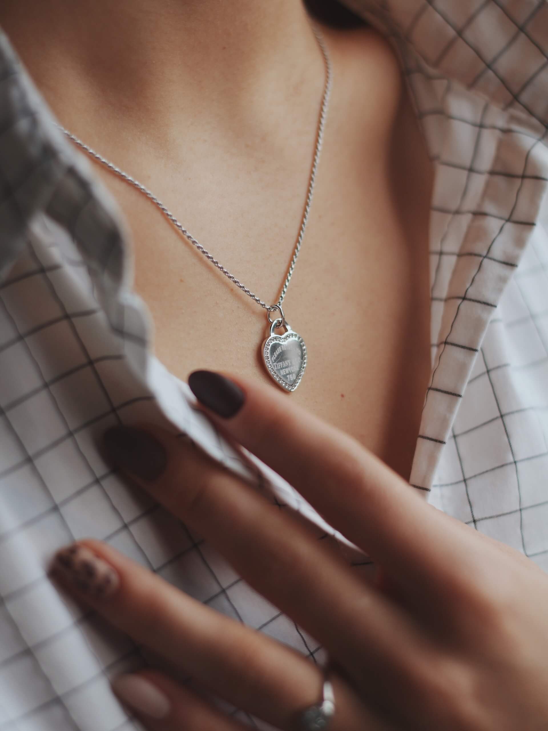 Колиетата и обеците също следват тенденцията към лекота